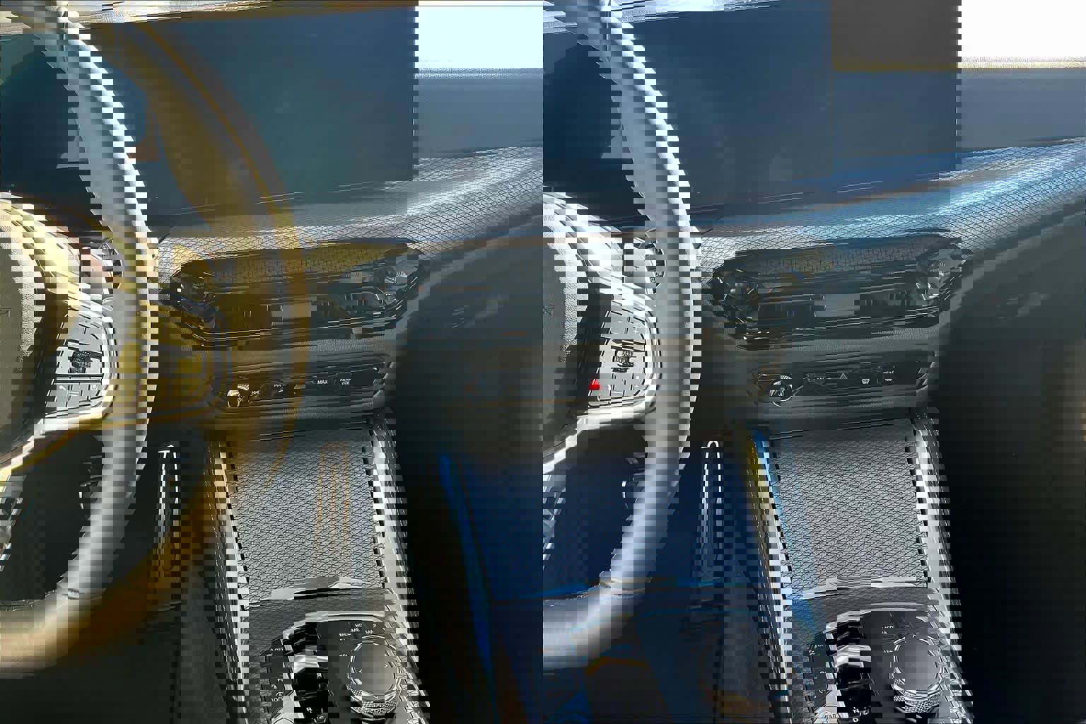 Used 2025 BMW 430i xDrive w/ M Sport Package image 9