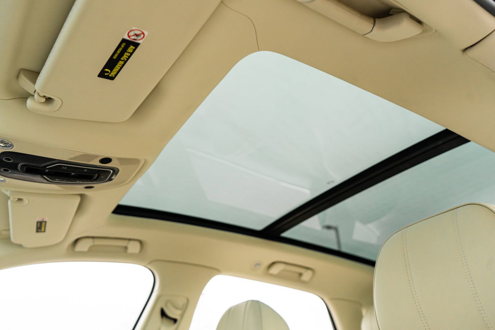 Used 2022 Bentley Bentayga image 28