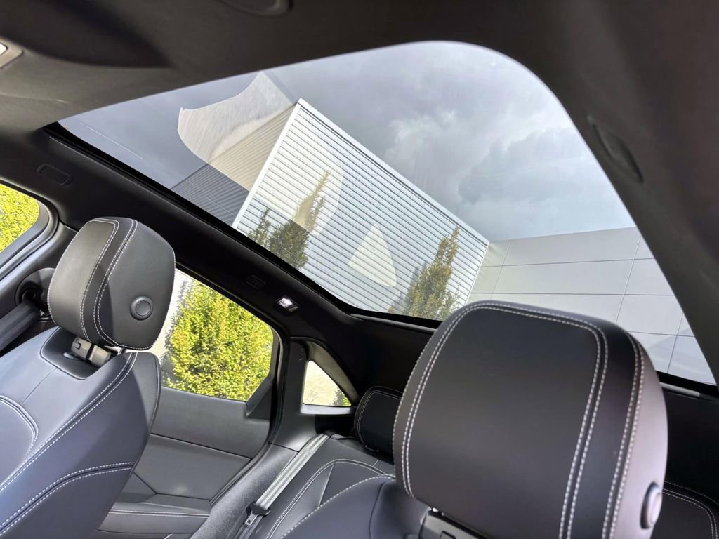 Used 2024 Jaguar E-PACE R-Dynamic SE image 21