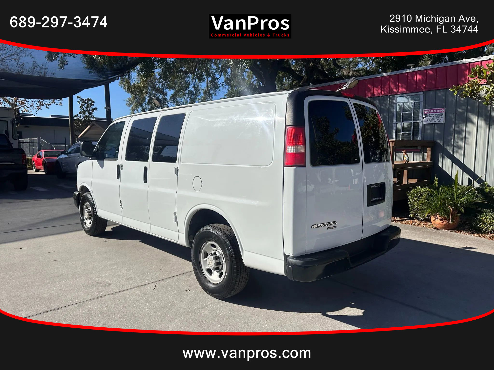 Used 2013 Chevrolet Express 2500 Van 3D image 3