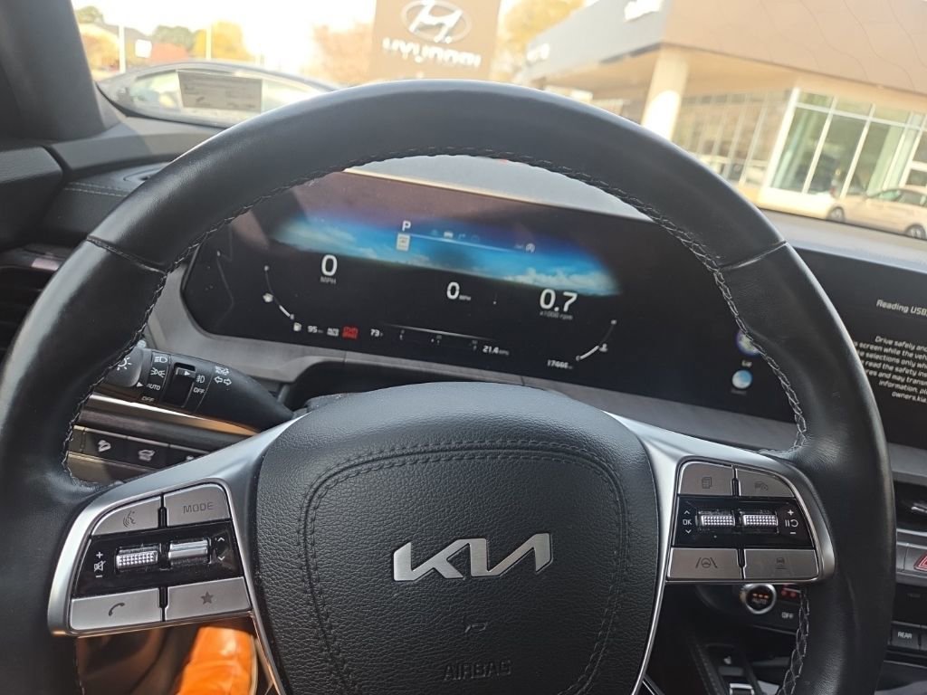 Used 2024 Kia Telluride SX Prestige image 15