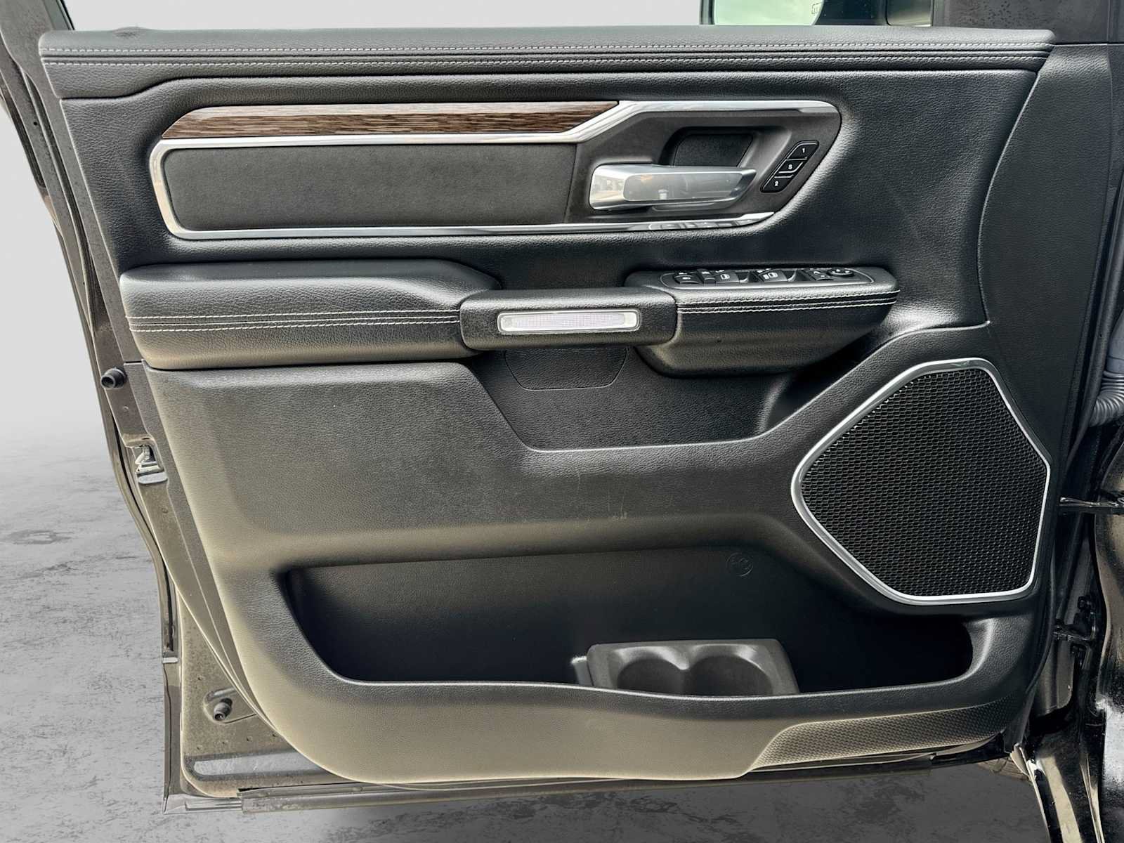 Used 2019 RAM 1500 Laramie AWD/4WD image 29