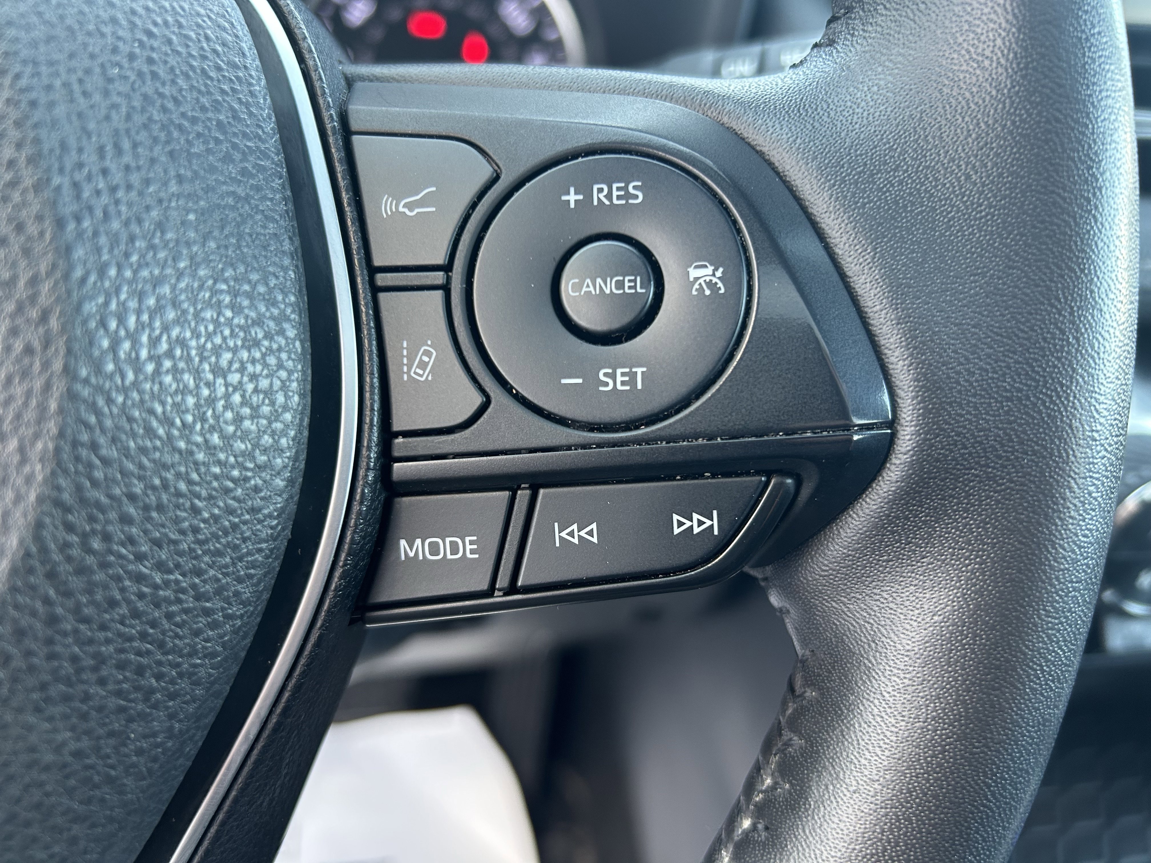 Used 2022 Toyota RAV4 XLE Premium image 27