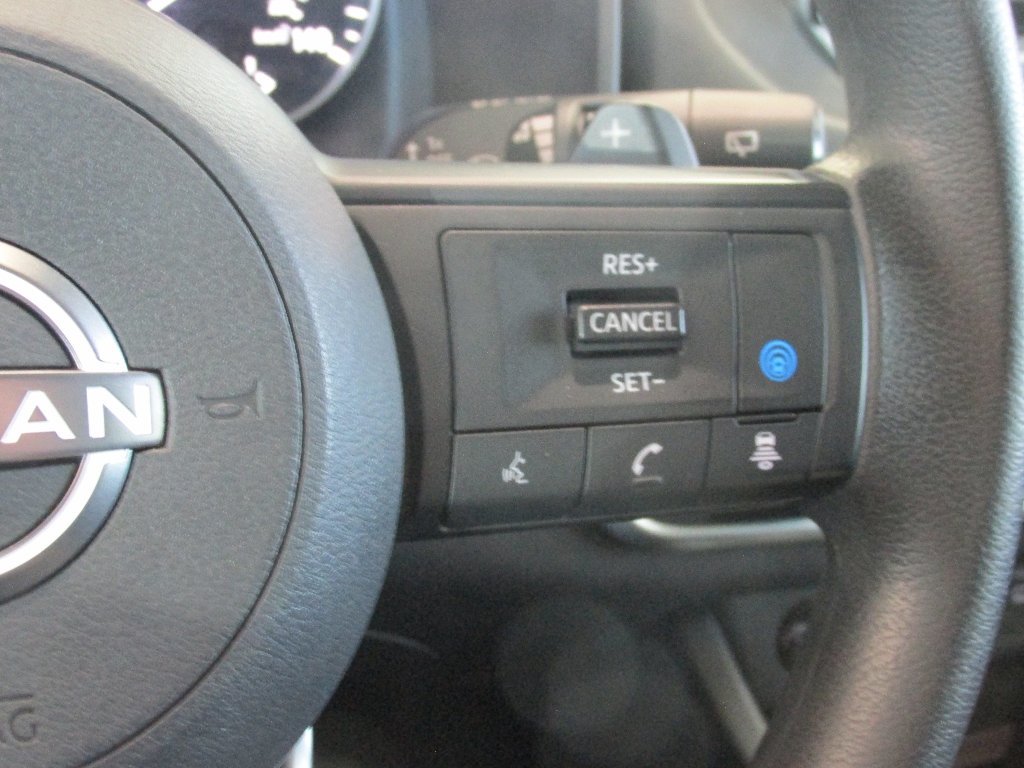 Used 2024 Nissan Rogue SV image 17