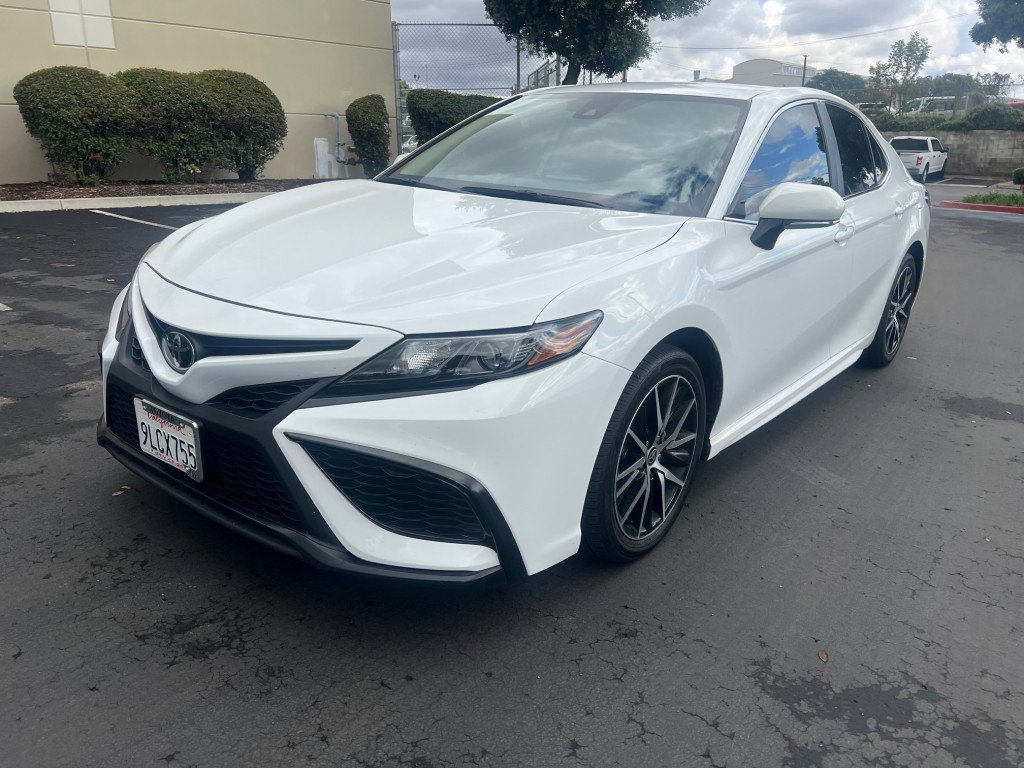 Used 2024 Toyota Camry SE image 1