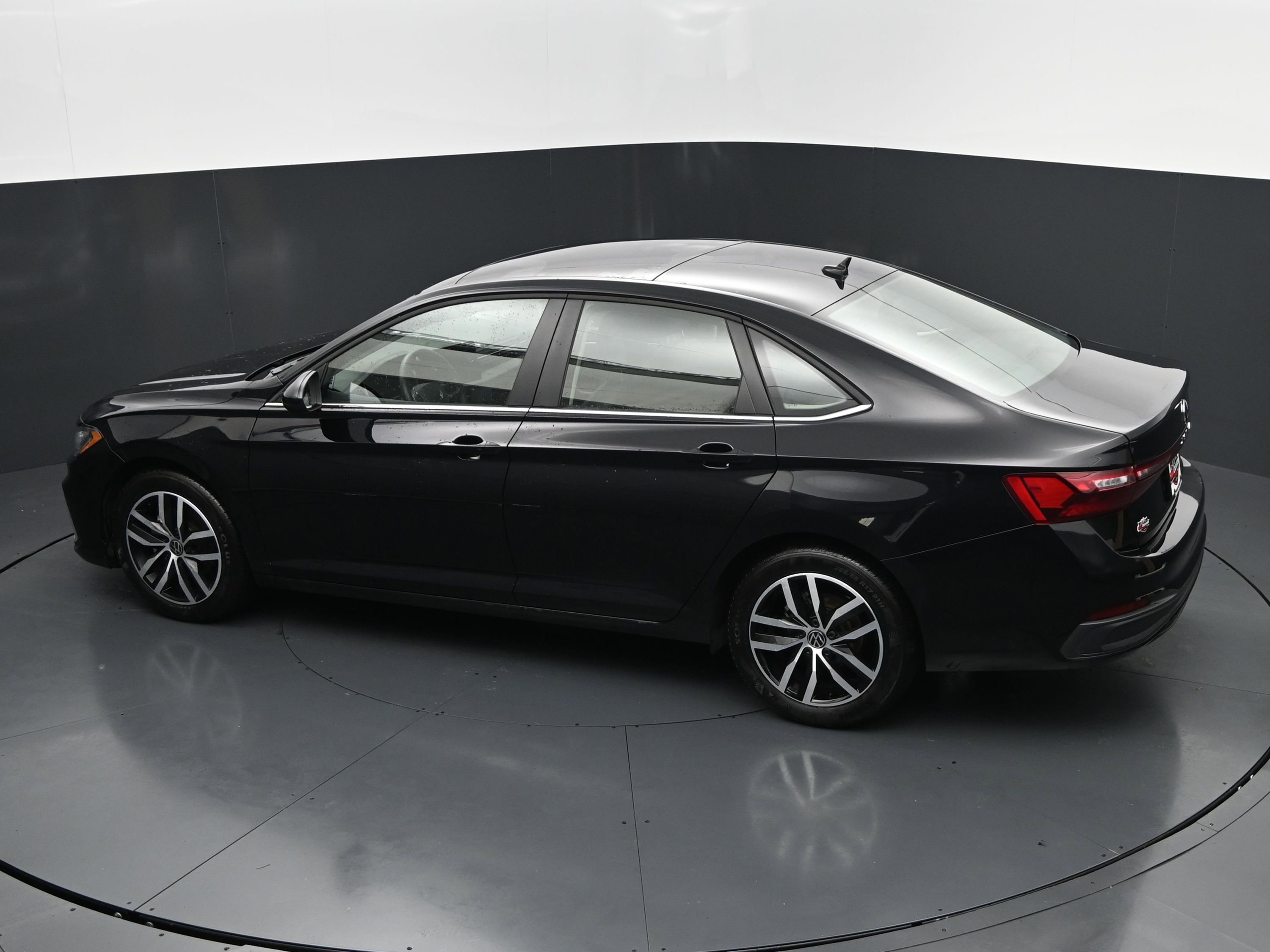 Used 2026 Volkswagen Jetta SE FWD image 28