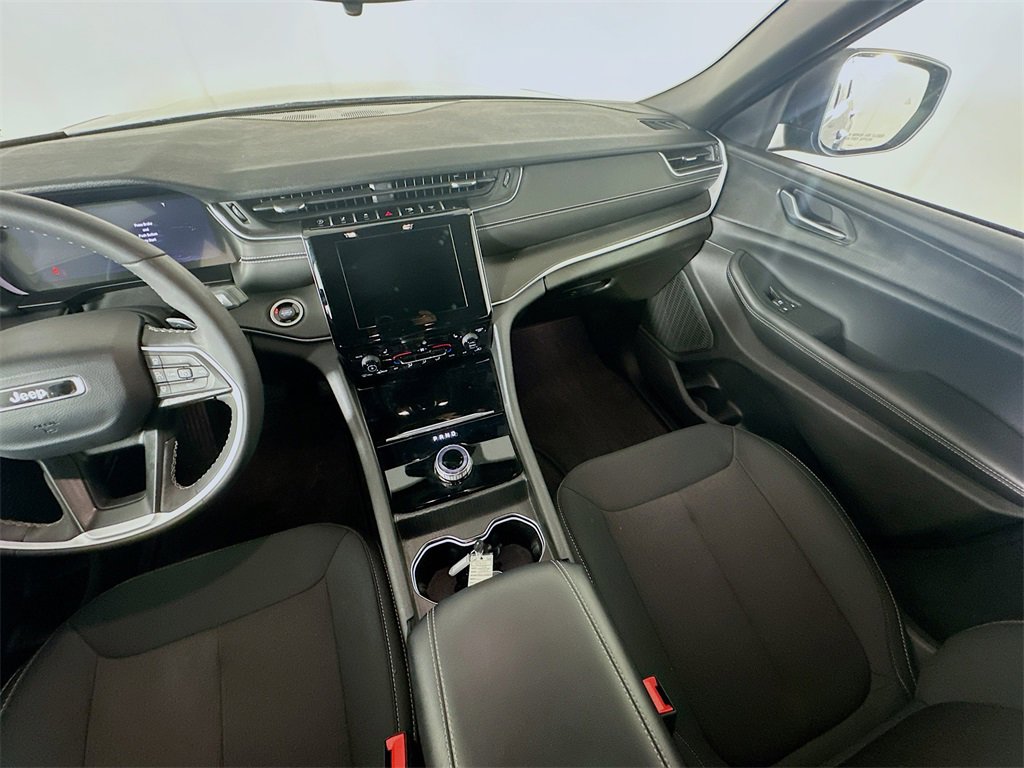 Used 2024 Jeep Grand Cherokee Laredo w/ Luxury Tech Group I image 11