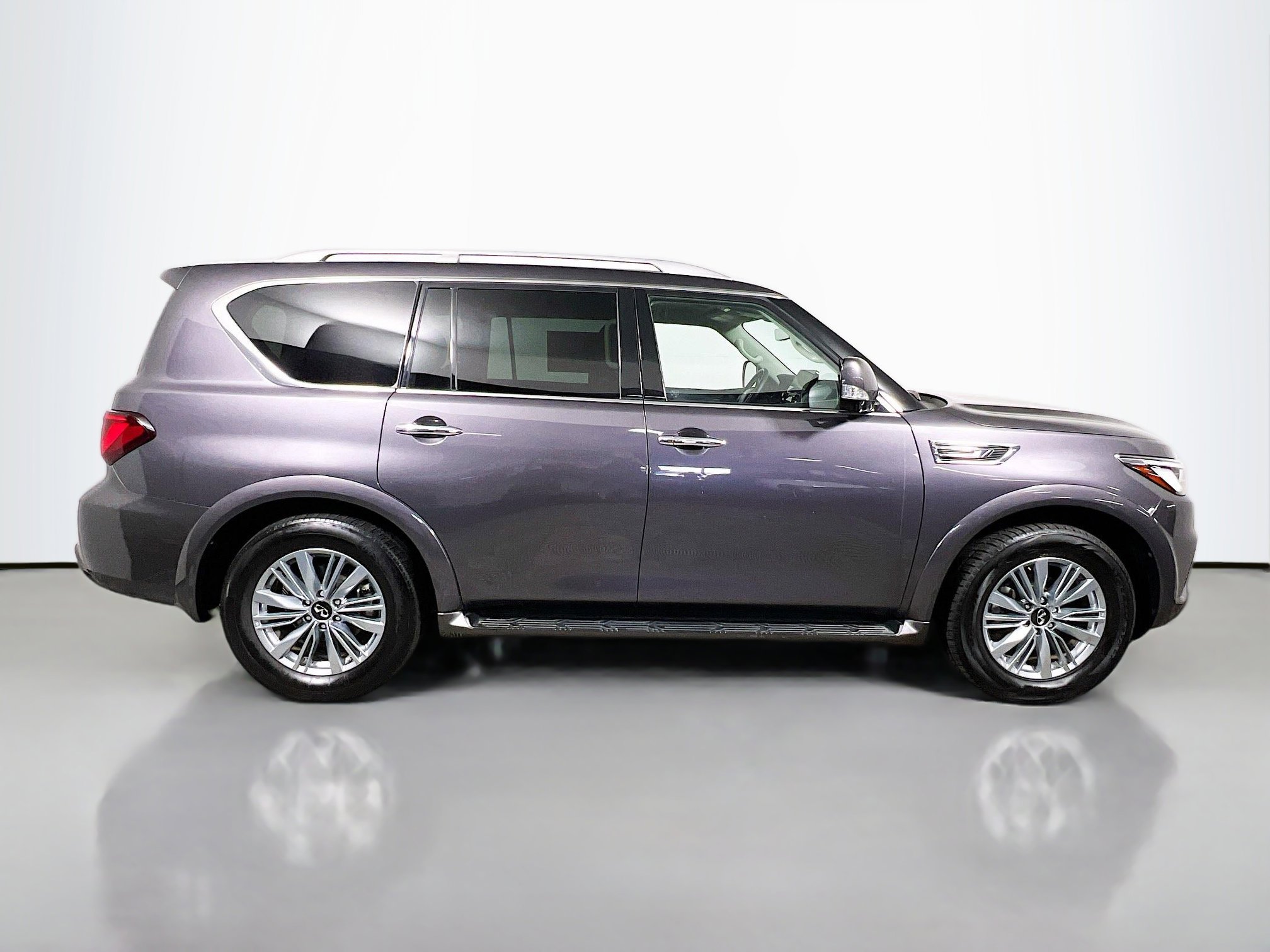 Used 2024 INFINITI QX80 Luxe image 3