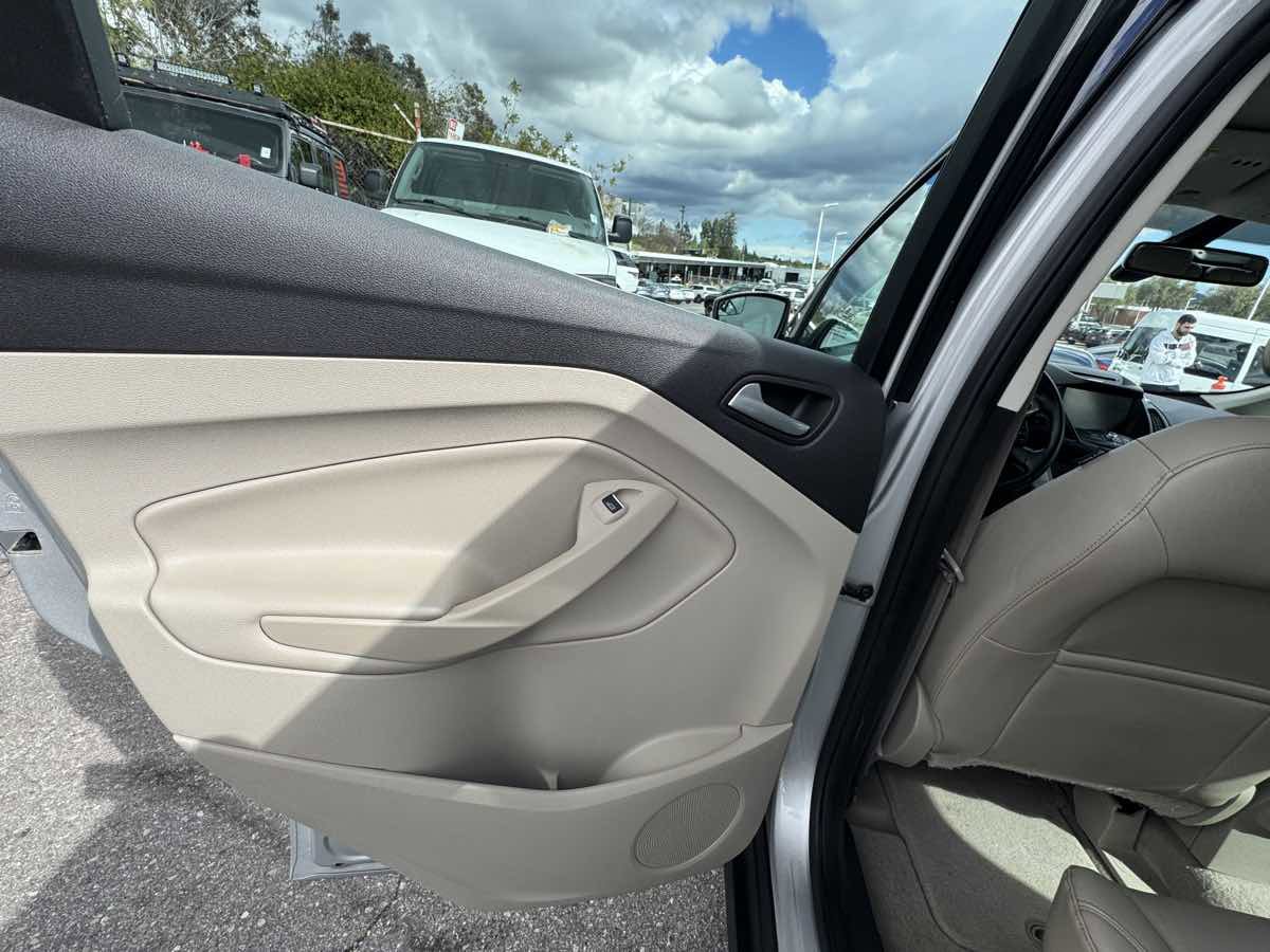 Used 2013 Ford C-MAX Energi SEL image 11