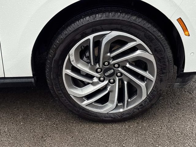 Certified 2025 Lincoln Navigator Reserve AWD/4WD image 9