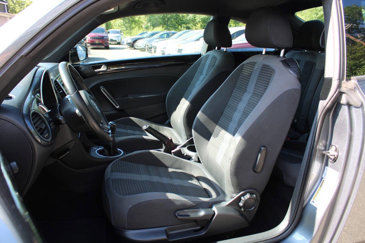 Used 2012 Volkswagen Beetle 2.0T image 22