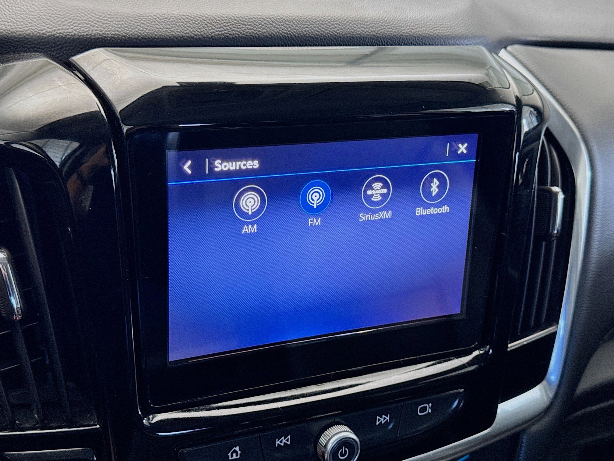 Used 2021 Chevrolet Traverse LT image 11