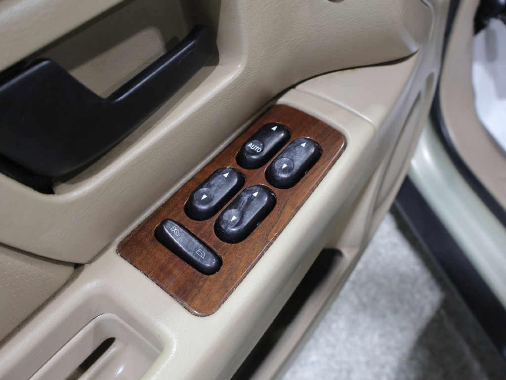Used 2006 Ford Taurus SEL FWD image 22