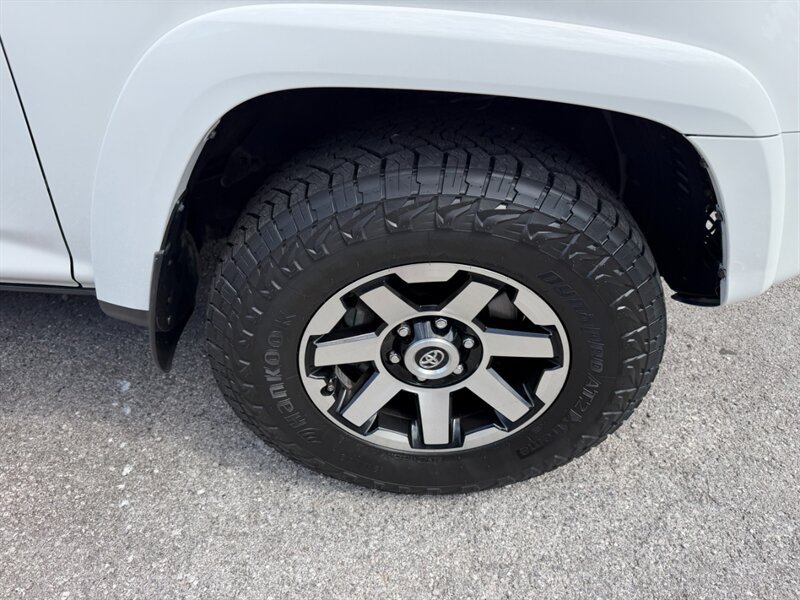 Used 2019 Toyota 4Runner TRD Off-Road Premium AWD/4WD image 14