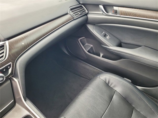 Used 2018 Honda Accord Touring image 12