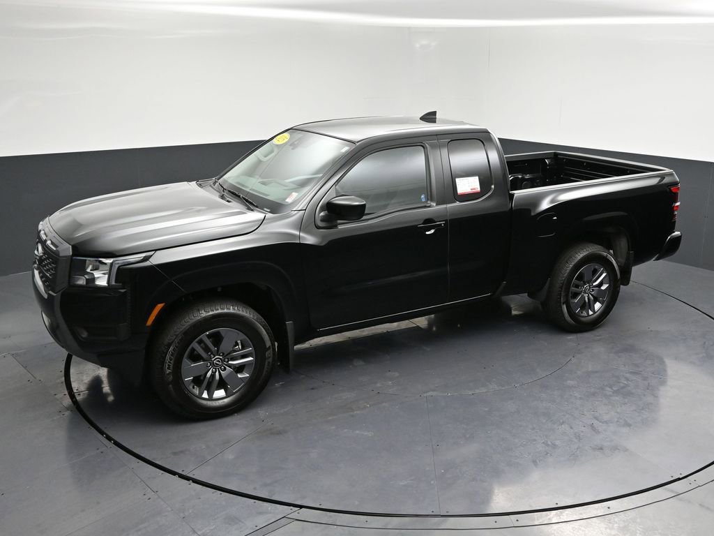 Used 2025 Nissan Frontier SV image 25