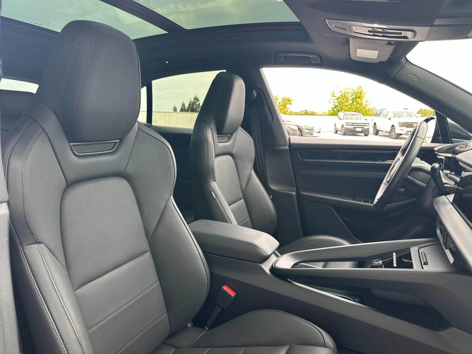 Used 2025 Porsche Macan Electric RWD image 25