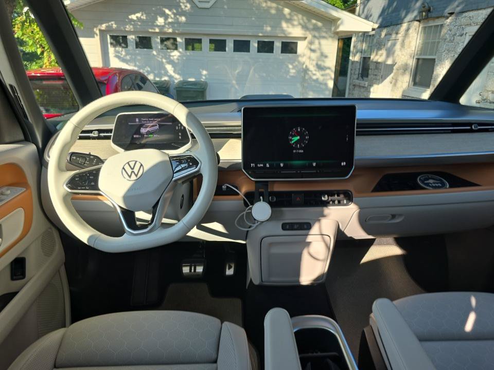 Certified 2025 Volkswagen ID. Buzz 1st Edition RWD image 10