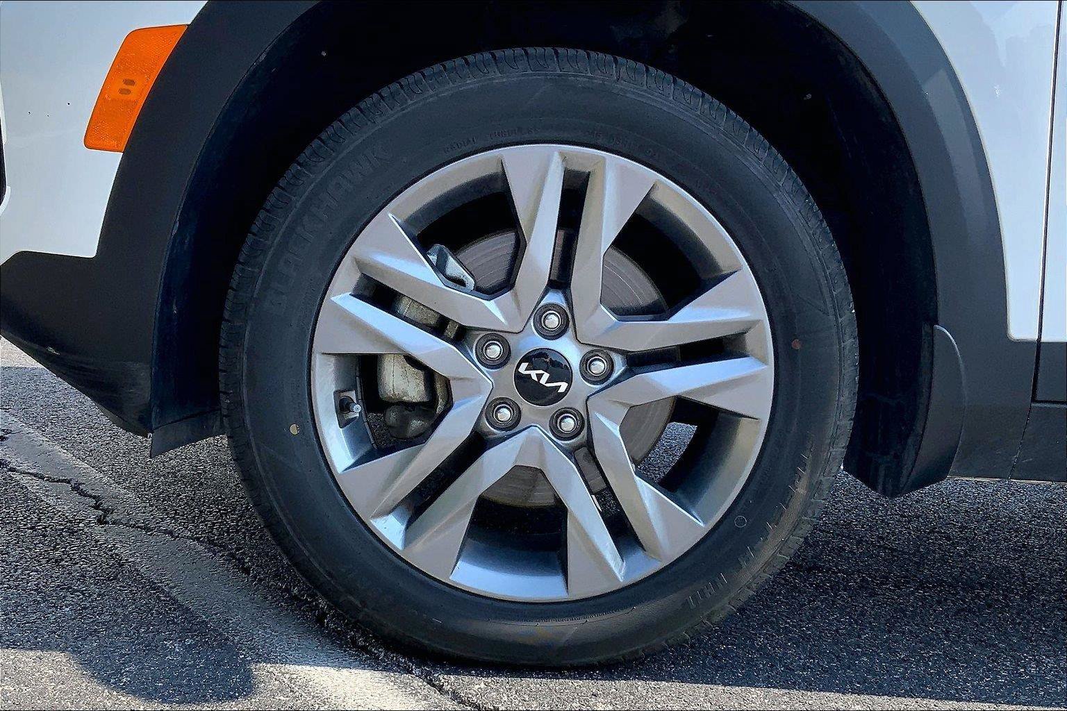 Used 2023 Kia Seltos S AWD/4WD image 8