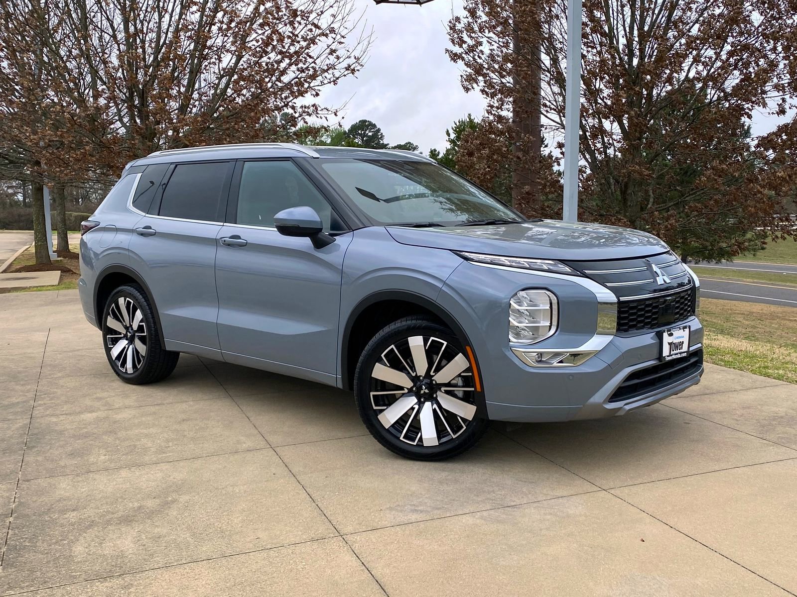 Used 2025 Mitsubishi Outlander SEL image 1