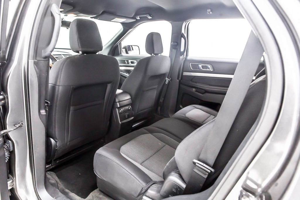 Used 2018 Ford Explorer XLT image 27