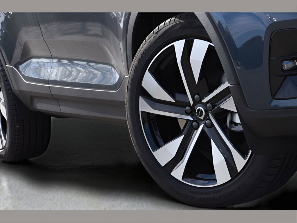 New 2026 Volvo XC40 B5 Ultra w/ Protection Package Premier image 39