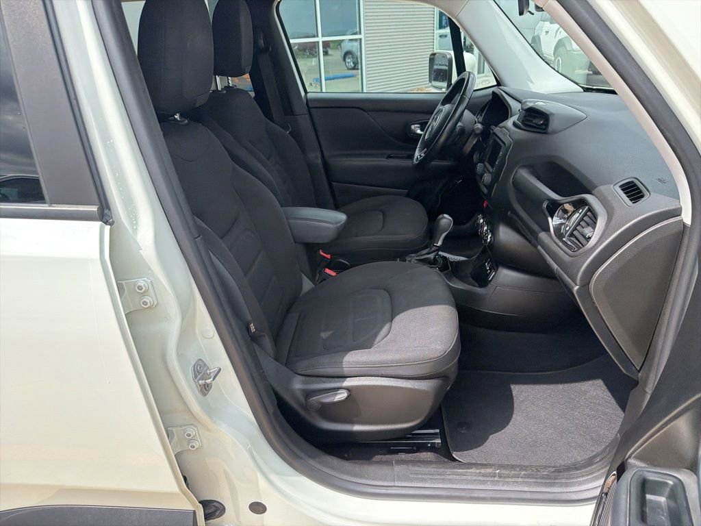 Used 2017 Jeep Renegade Altitude FWD image 25