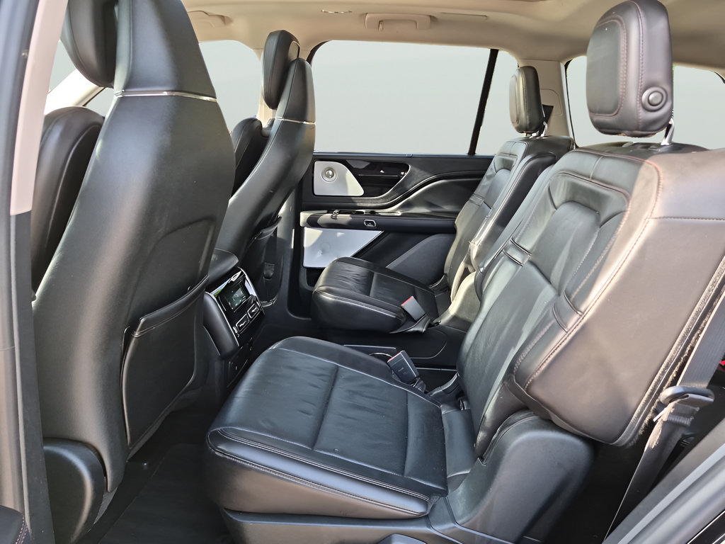Used 2020 Lincoln Aviator Reserve w/ Equipment Group 201A RWD image 40