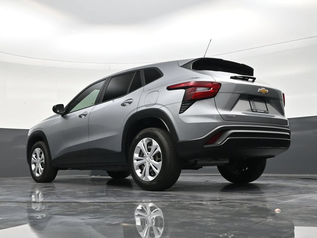 Used 2025 Chevrolet Trax LS FWD image 22