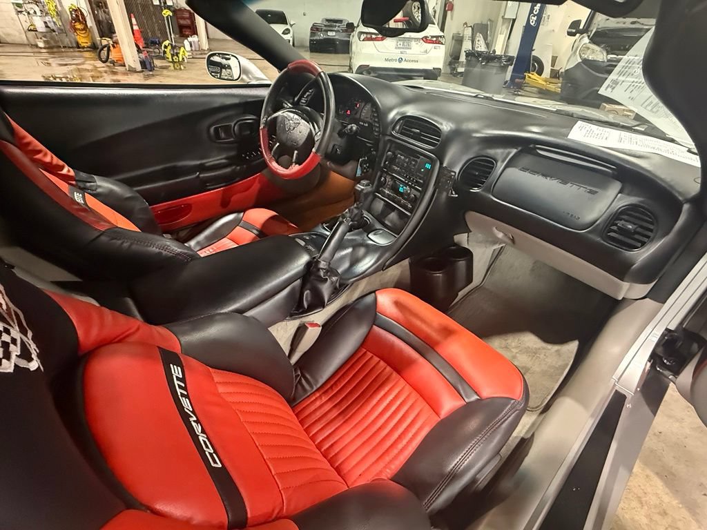 Used 2004 Chevrolet Corvette Convertible w/ Preferred Equipment Group RWD image 13