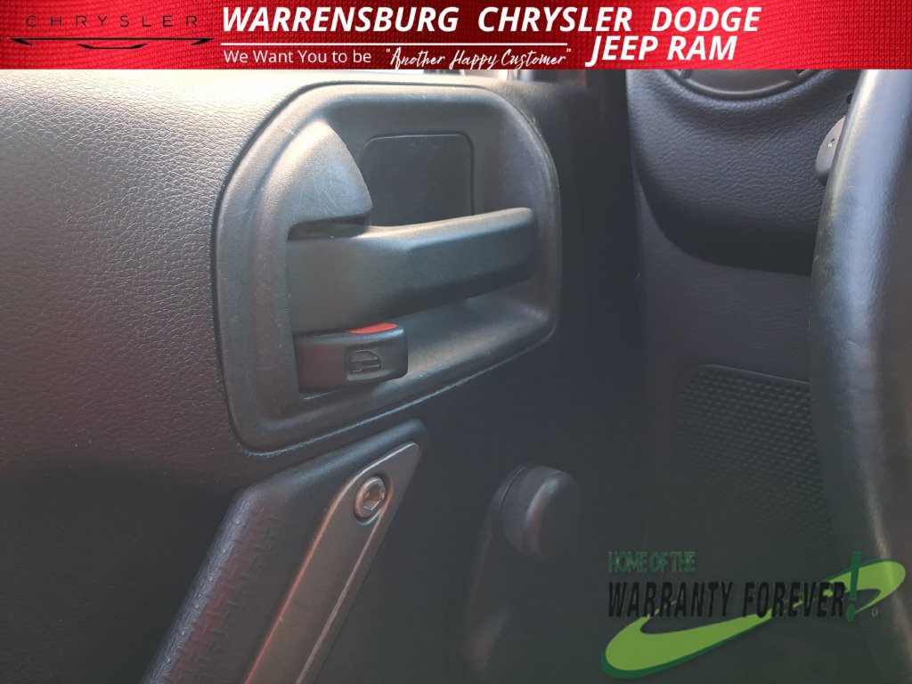 Used 2015 Jeep Wrangler Sport w/ Connectivity Group AWD/4WD image 28