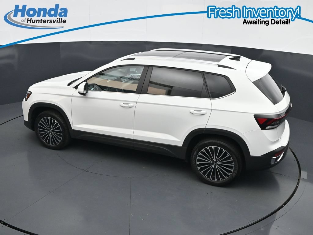 Used 2025 Volkswagen Taos SE w/ Panoramic Sunroof Package FWD image 23