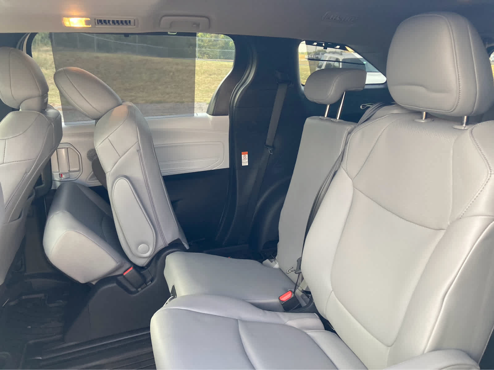 Used 2026 Toyota Sienna XLE FWD image 4