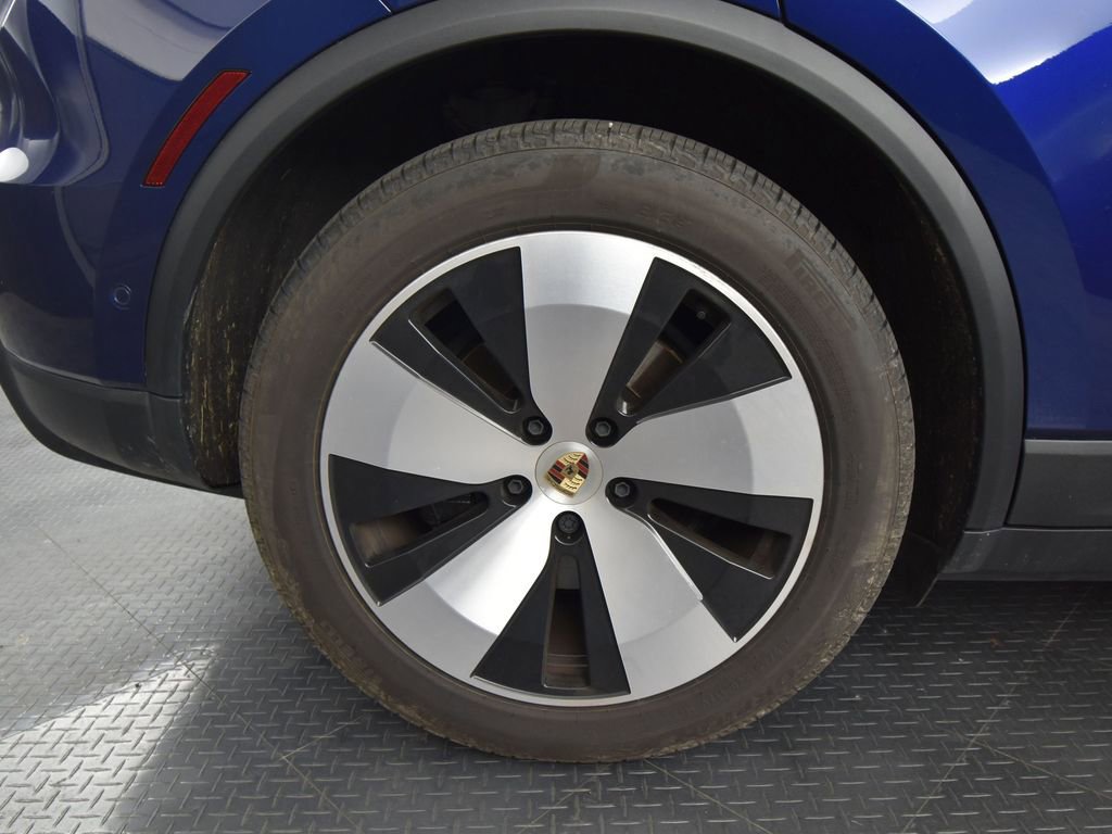 Used 2024 Porsche Macan 4 Electric image 15