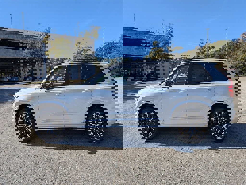 New 2026 Volvo XC90 B6 Ultra w/ Protection Package Premier image 3