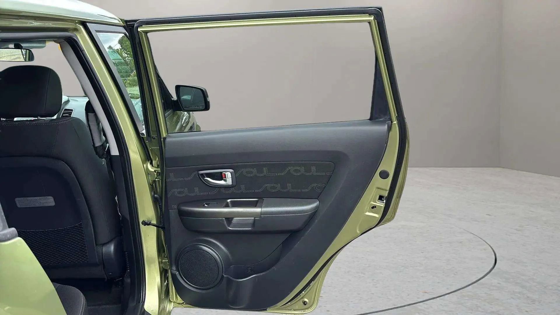 Used 2013 Kia Soul + image 20