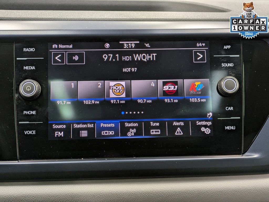 Used 2023 Volkswagen Taos SE w/ Panoramic Sunroof Package image 14