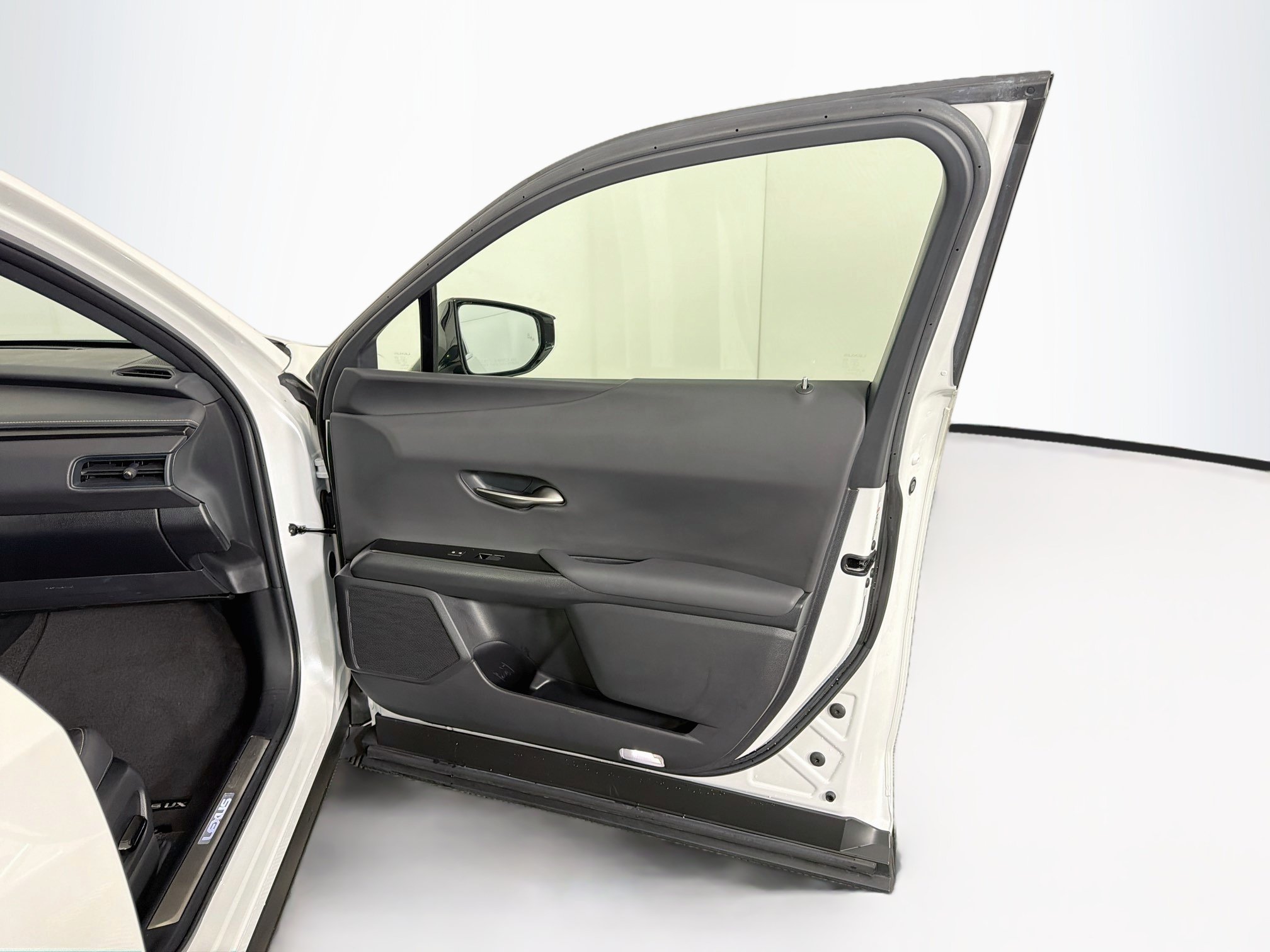 Used 2022 Lexus UX 200 w/ Accessory Package (Z2) FWD image 31