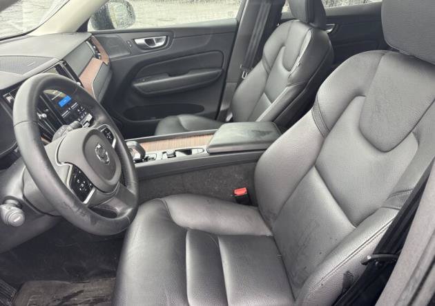 Used 2024 Volvo XC60 B5 Plus w/ Protection Package Premier AWD/4WD image 2