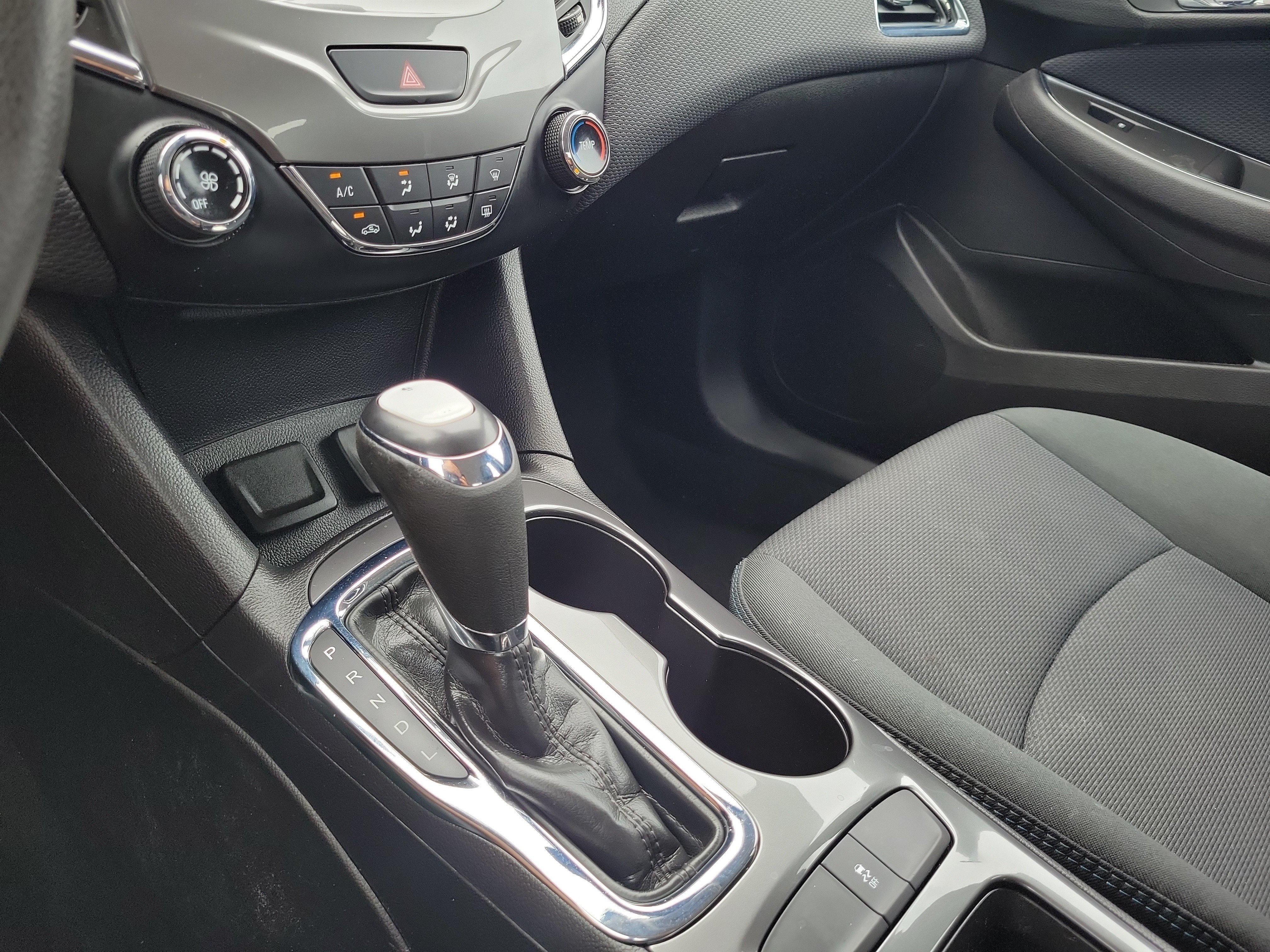 Used 2018 Chevrolet Cruze LT FWD image 27