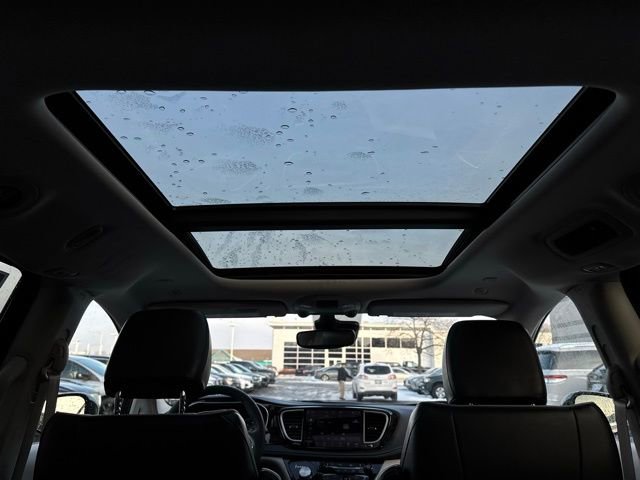 Used 2023 Chrysler Pacifica Limited image 23