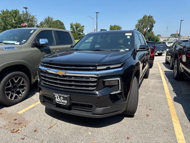 Used 2026 Chevrolet Traverse LT w/ Driver Confidence Package FWD image 3