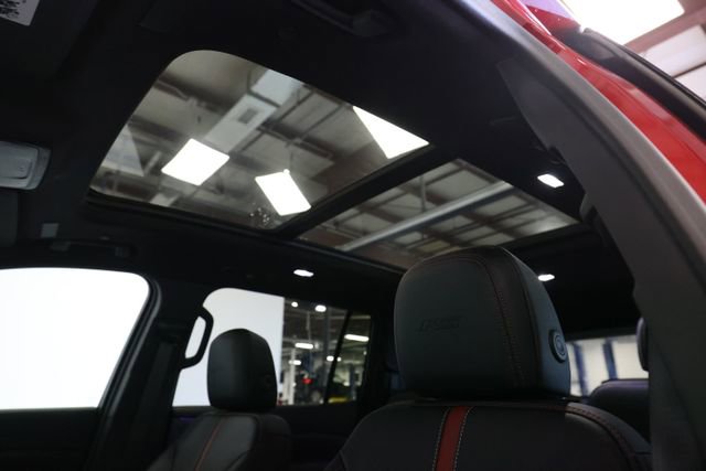 Used 2024 Chevrolet Traverse RS AWD/4WD image 19