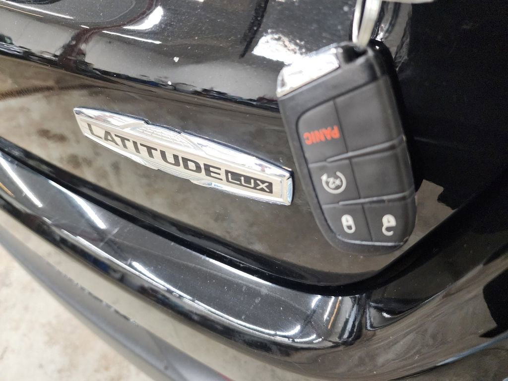 Used 2023 Jeep Compass Latitude AWD/4WD image 38