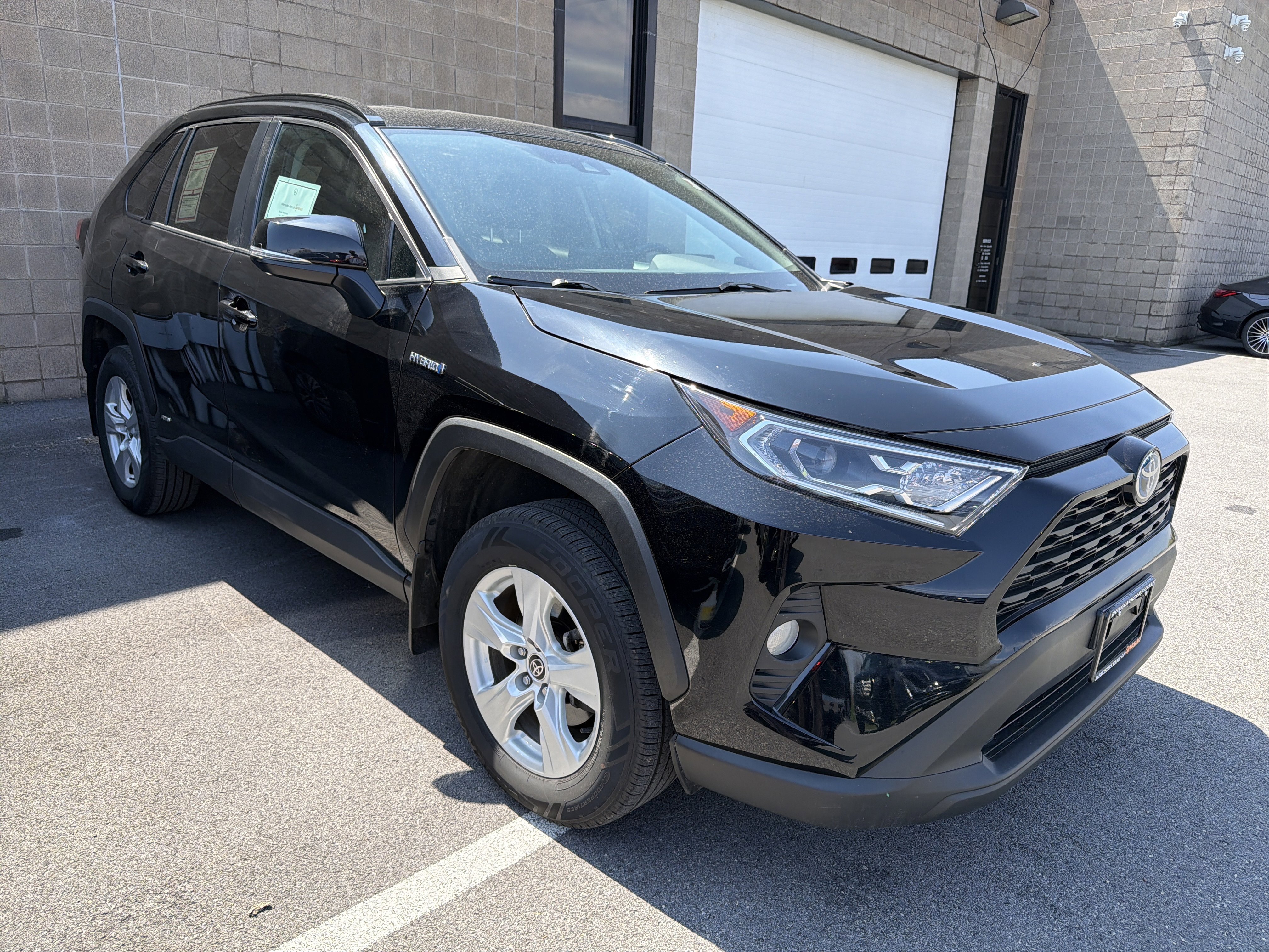 Used 2021 Toyota RAV4 XLE w/ XLE Grade Weather Package AWD/4WD image 2