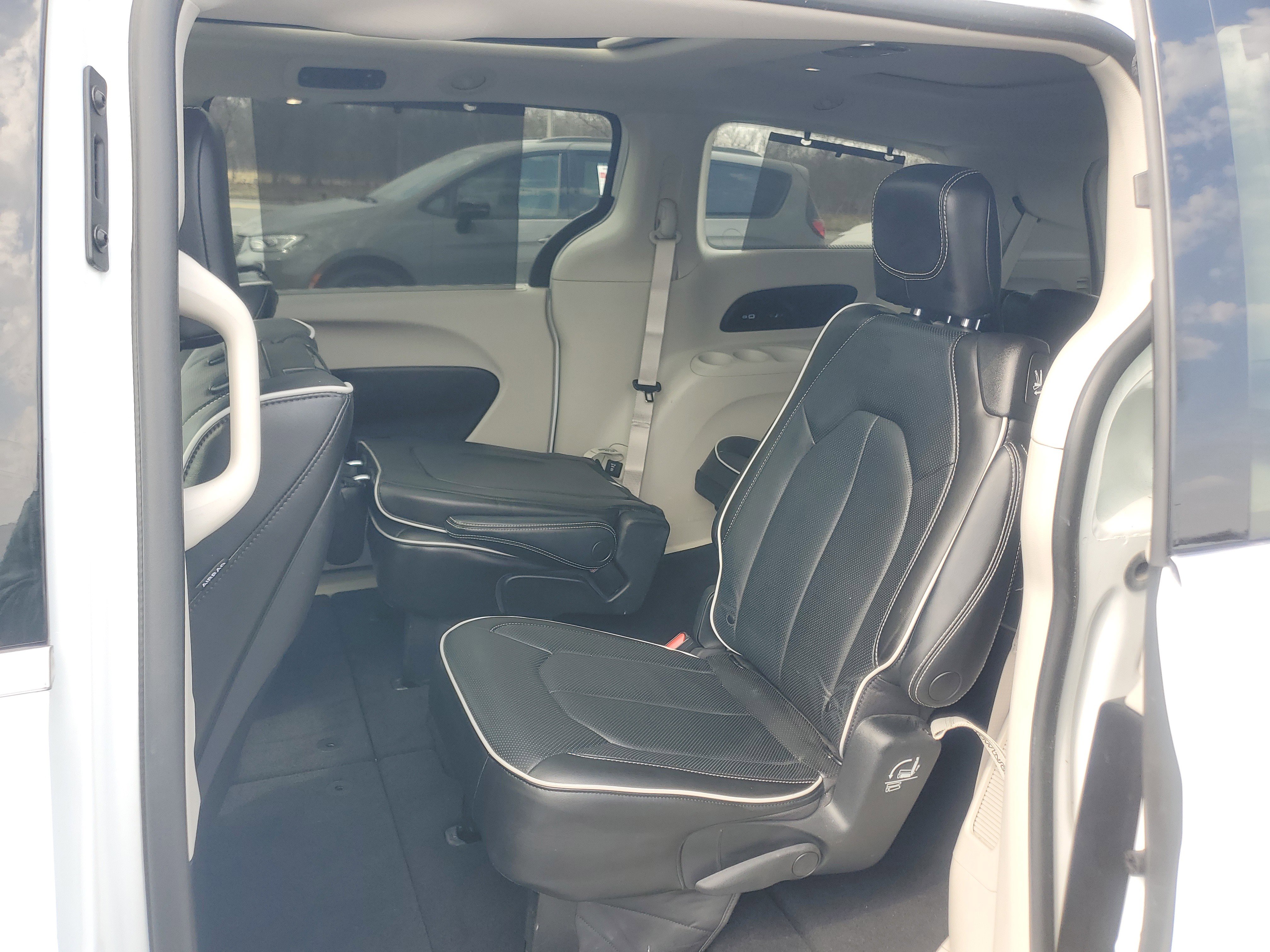 Used 2021 Chrysler Pacifica Limited w/ Uconnect Theater Family Group AWD/4WD image 21