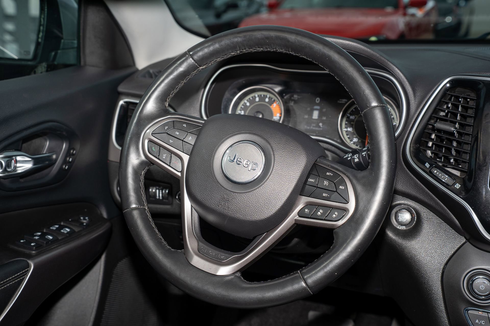 Used 2019 Jeep Cherokee Limited w/ Luxury Group image 22