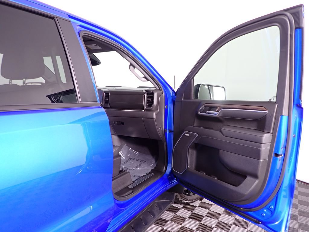 Used 2025 Chevrolet Silverado 1500 LT Trail Boss w/ Convenience Package II AWD/4WD image 36