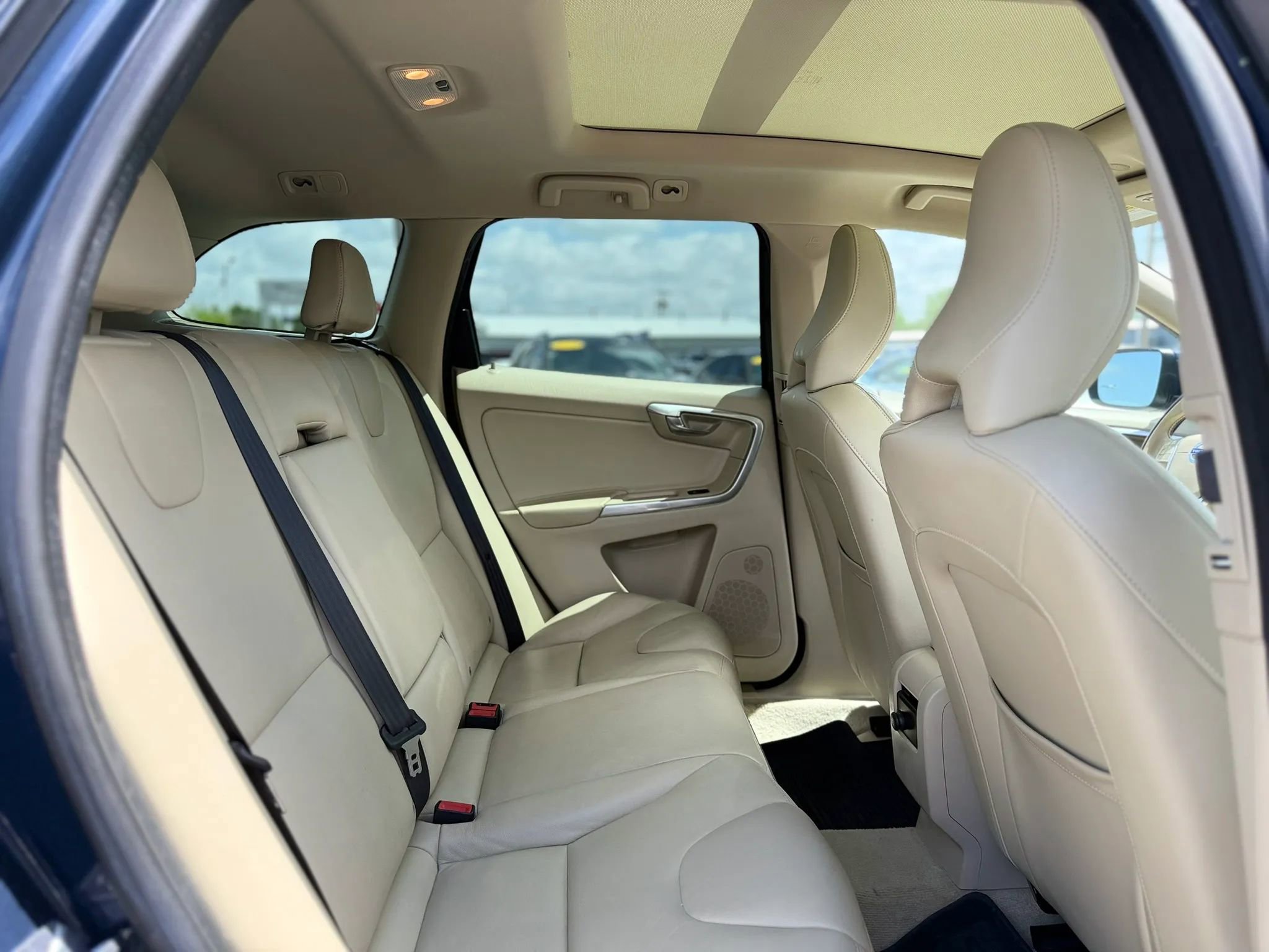 Used 2015 Volvo XC60 T5 Platinum FWD image 42