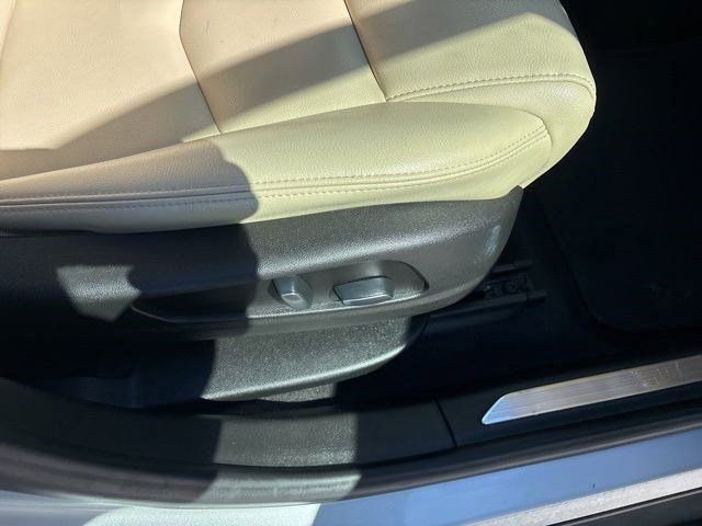 Used 2019 Cadillac XT5 FWD image 38